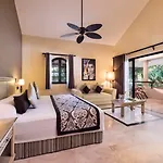 Grand Palladium Colonial Resort & Spa
