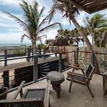 Tropicalito Villa On The Beach
