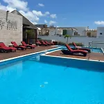Grand Fifty Suites
