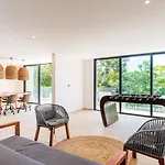 Central Park Lagunas - Luxury Modern Condo With Kitchen