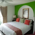 El Cantil Condominiums Resort
