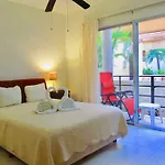 Aqua Terra - Quiet Condo For 4