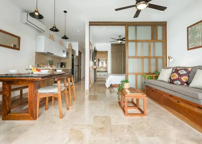 Stylish Condo, Central Location & Impressive Pools