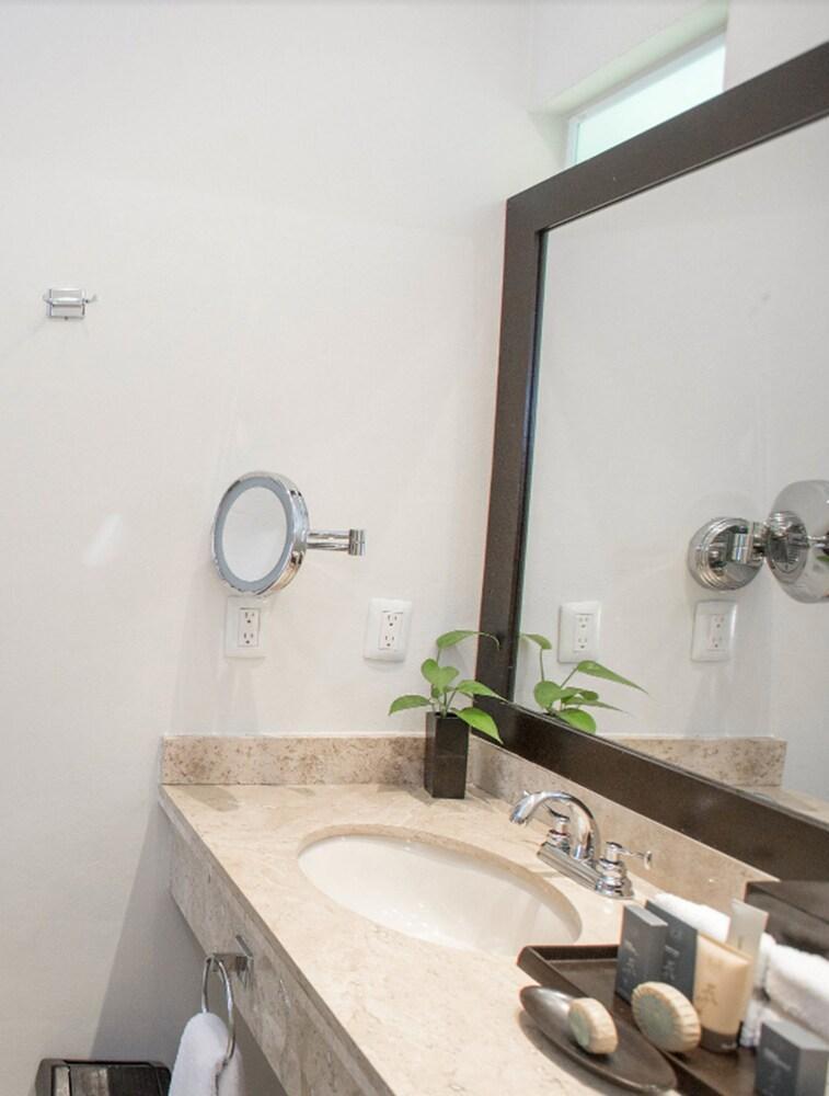 Resort Hidden Au Naturel Adults Only Catamaran, Cenote & Inclusive Akumal