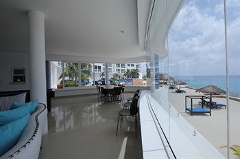 Peninsula Grand Hotel 3*