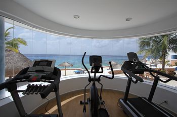 Peninsula Grand Hotel 3*