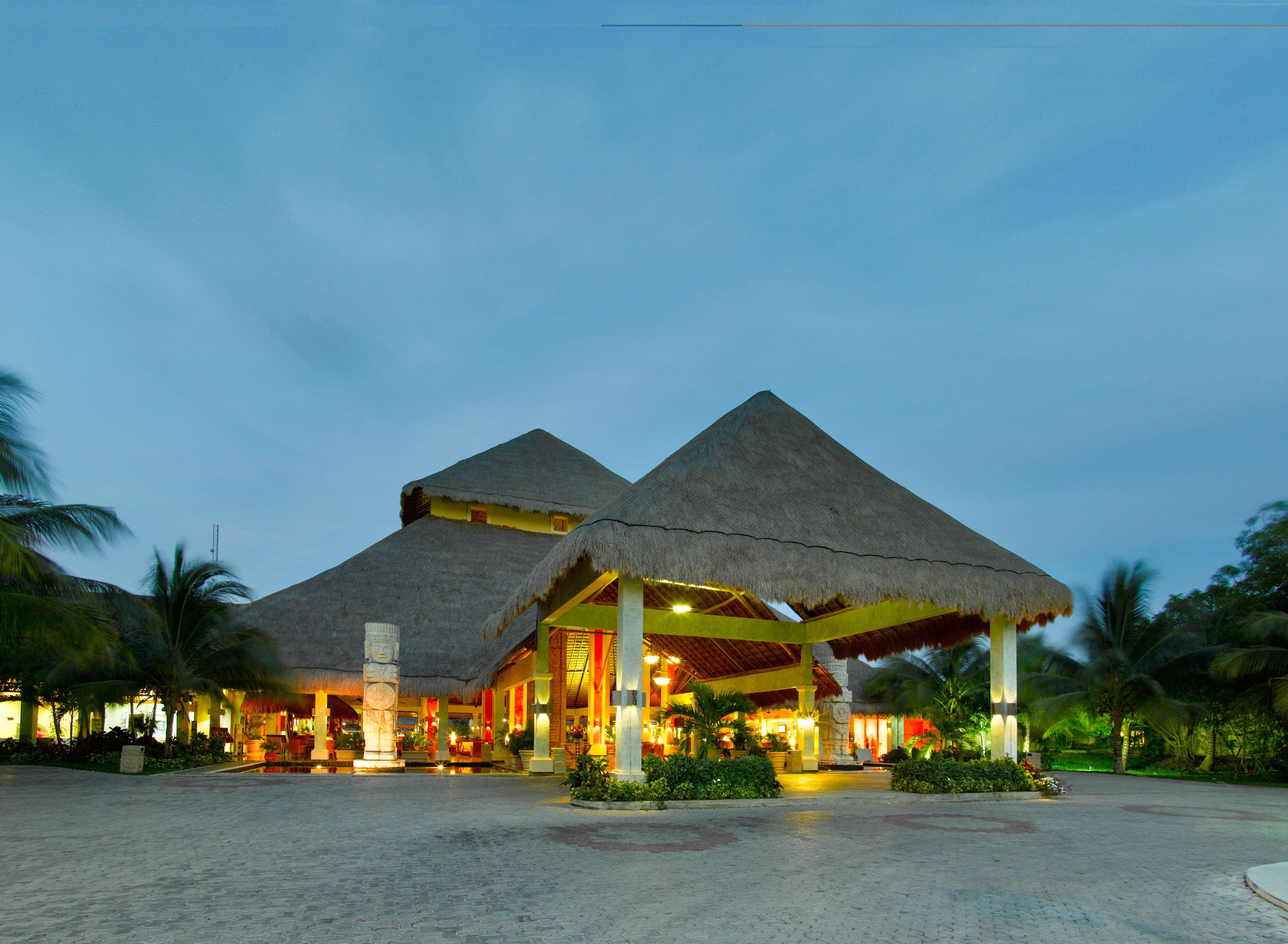 Grand Palladium Colonial & Resort 5*