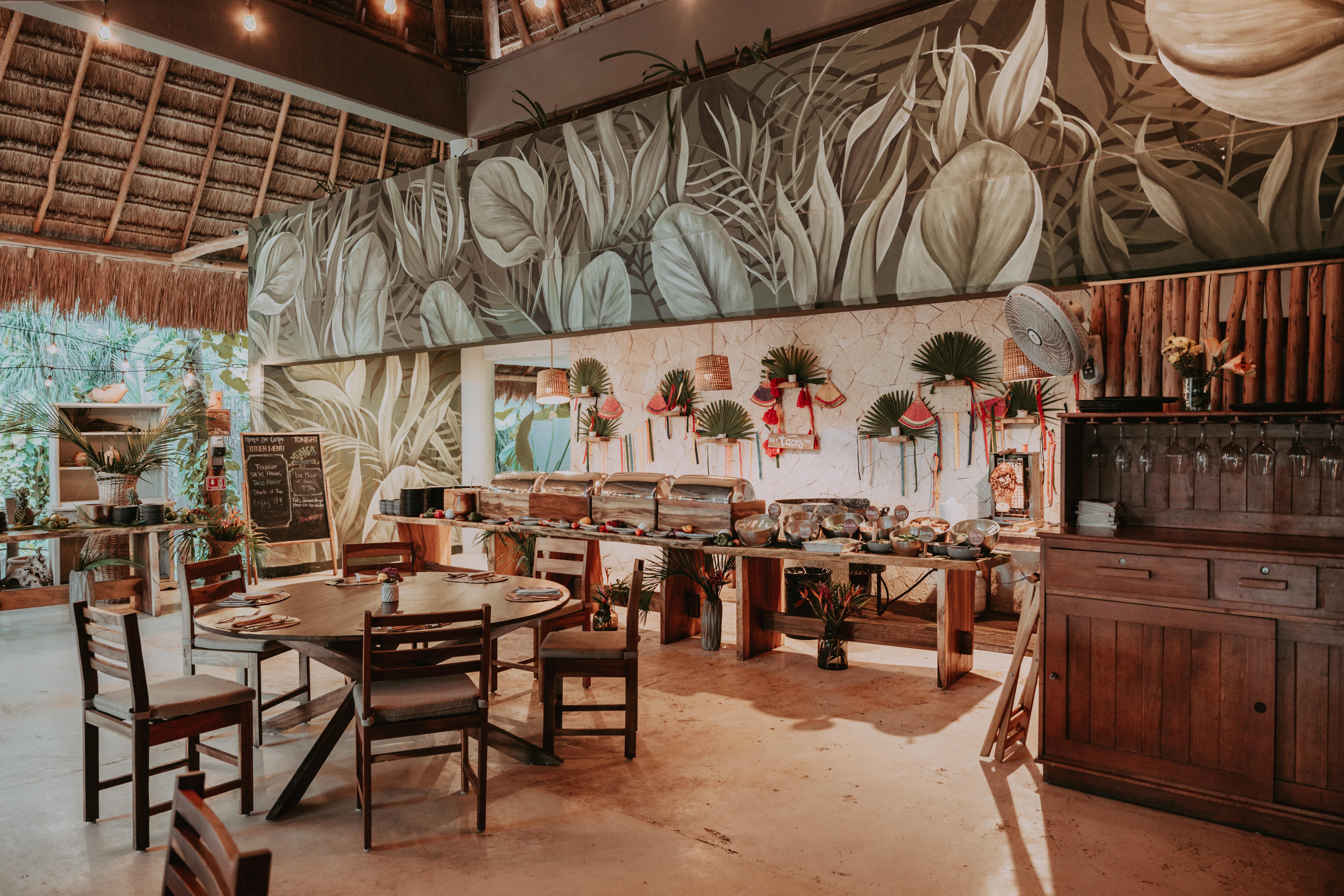Hotel Petit Lafitte Front &