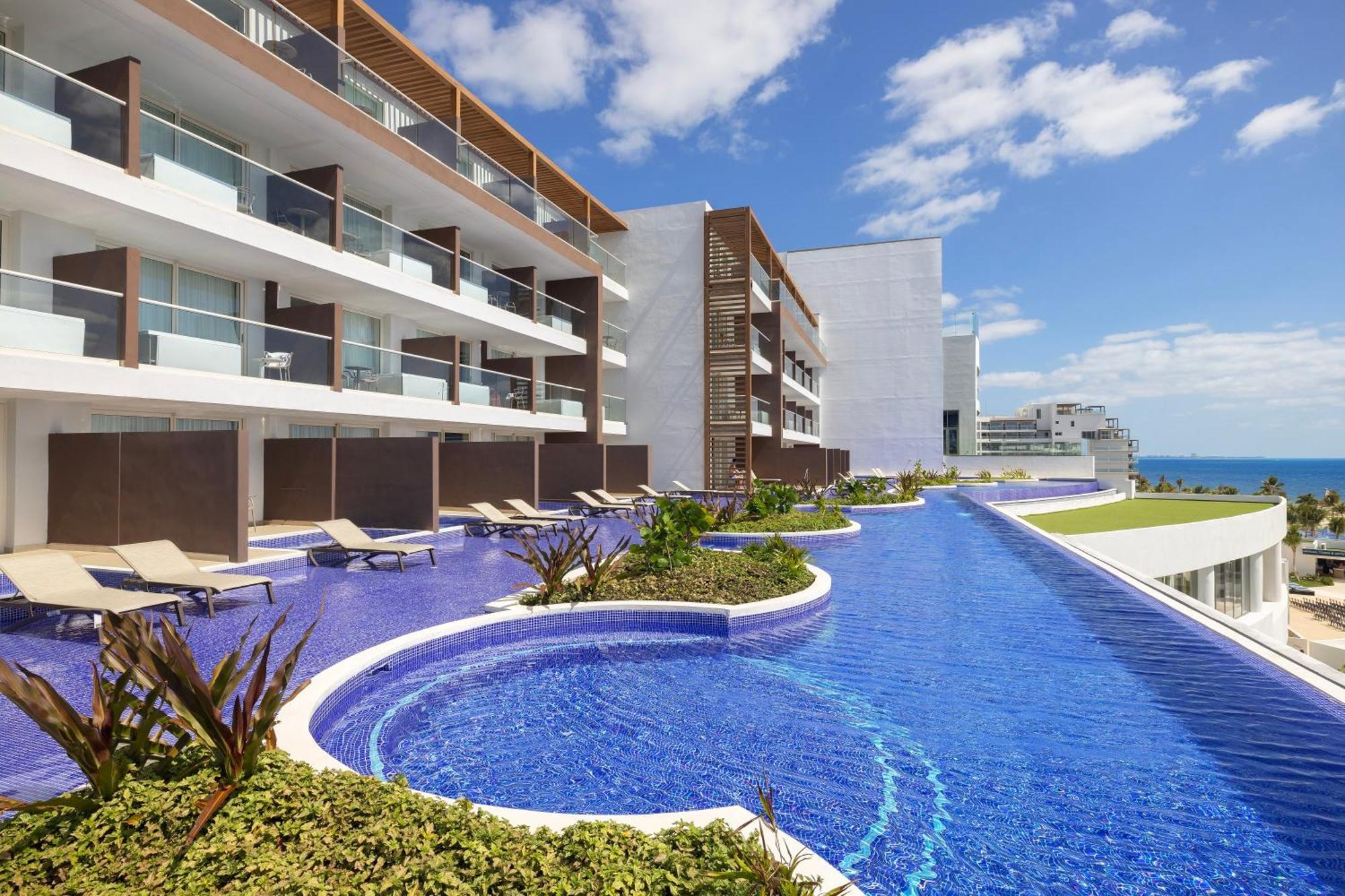 Hotel Royalton Splash Riviera Cancun, An Autograph Collection