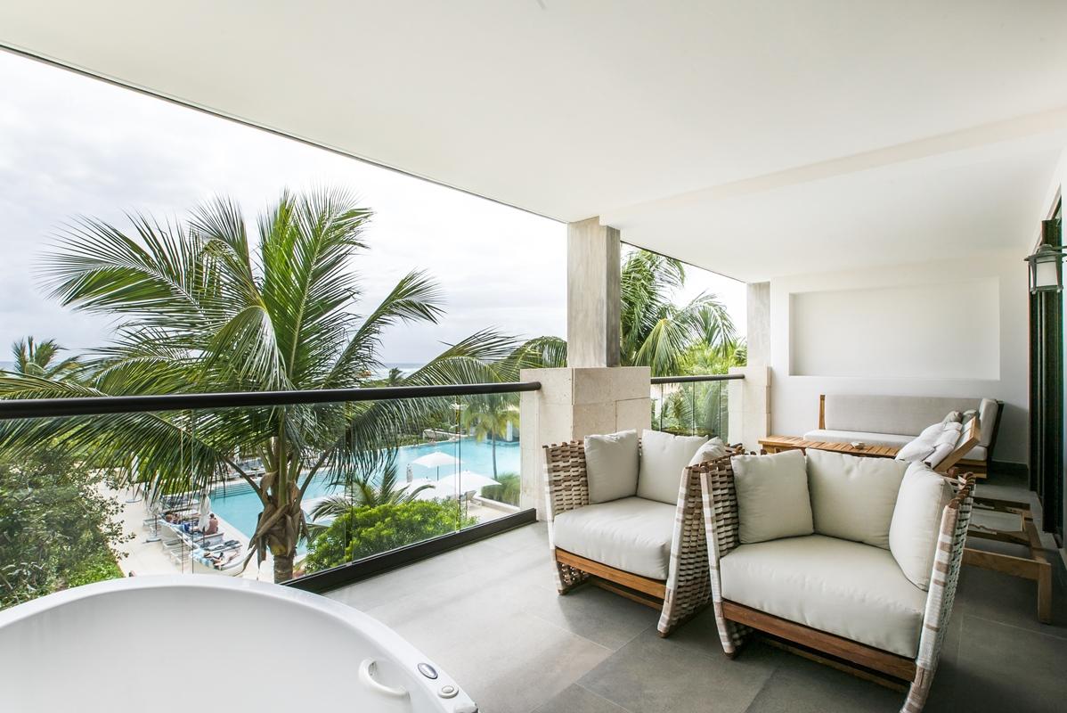 Unico 20N 87W (Adults Only) 5*