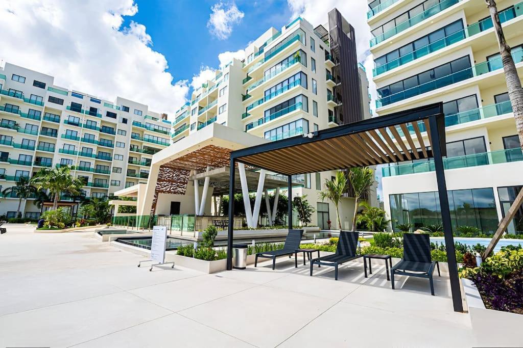 2 Rooms, Pools, Tennis, Spa, Gym, Petpark, Jacuzzi Apartment *