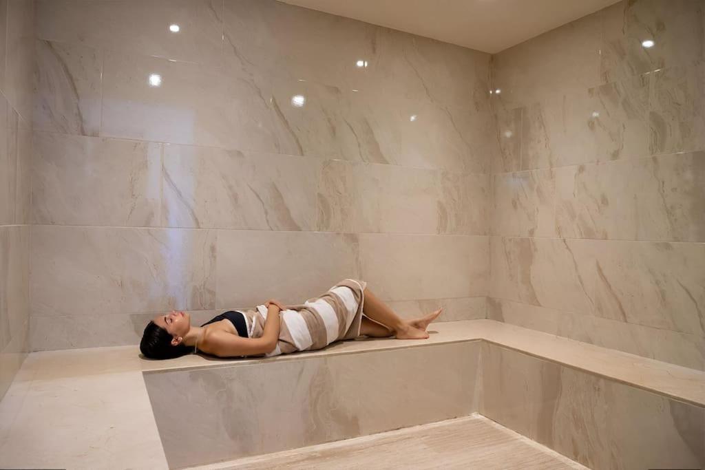 2 Rooms, Pools, Tennis, Spa, Gym, Petpark, Jacuzzi Apartment