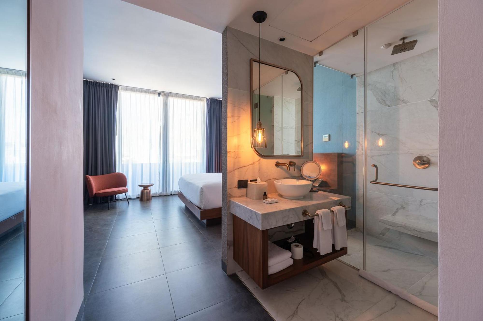 Kayak Luna Hotel 4*