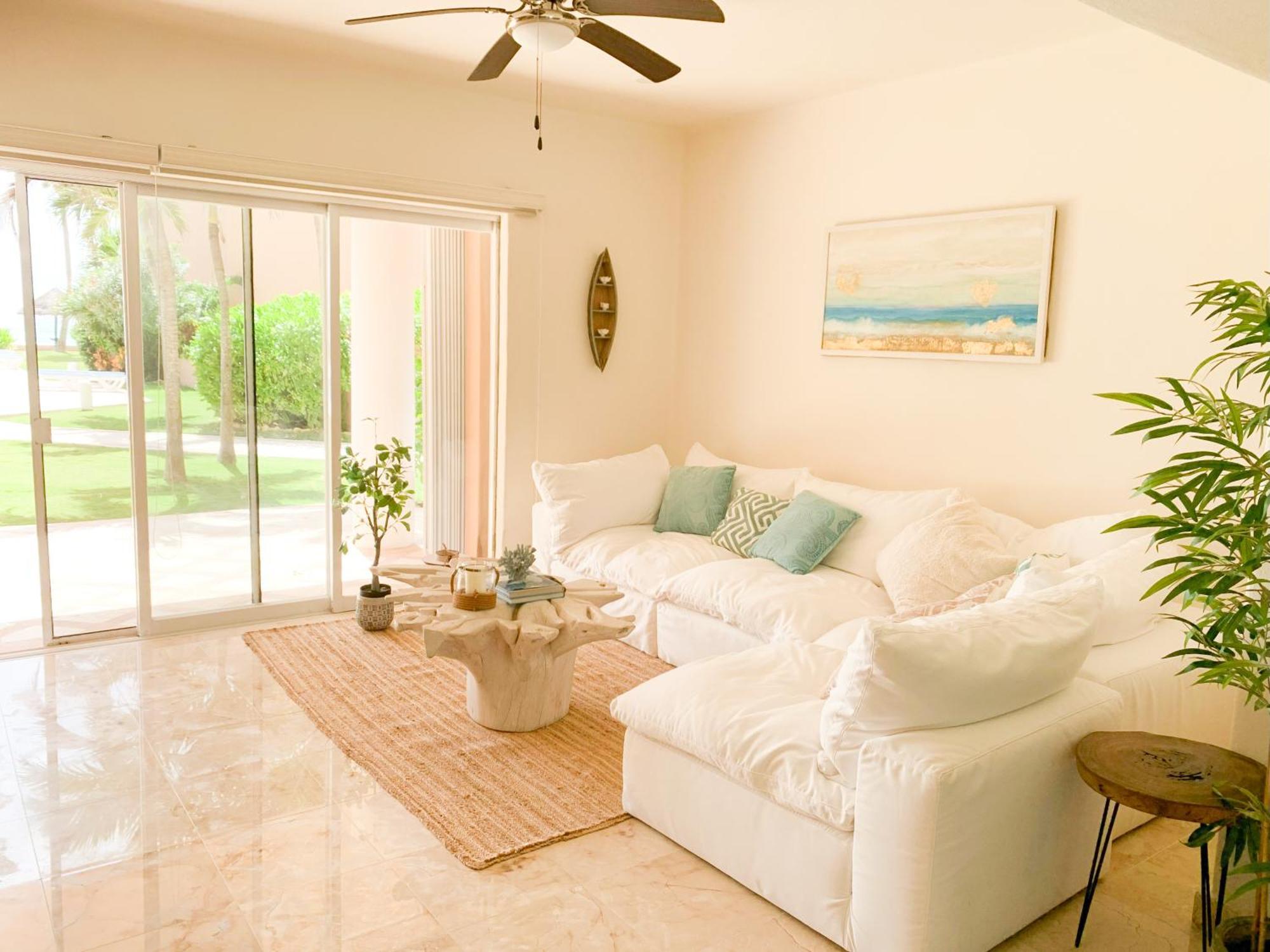Beachfront Breathtaking Views Apartment