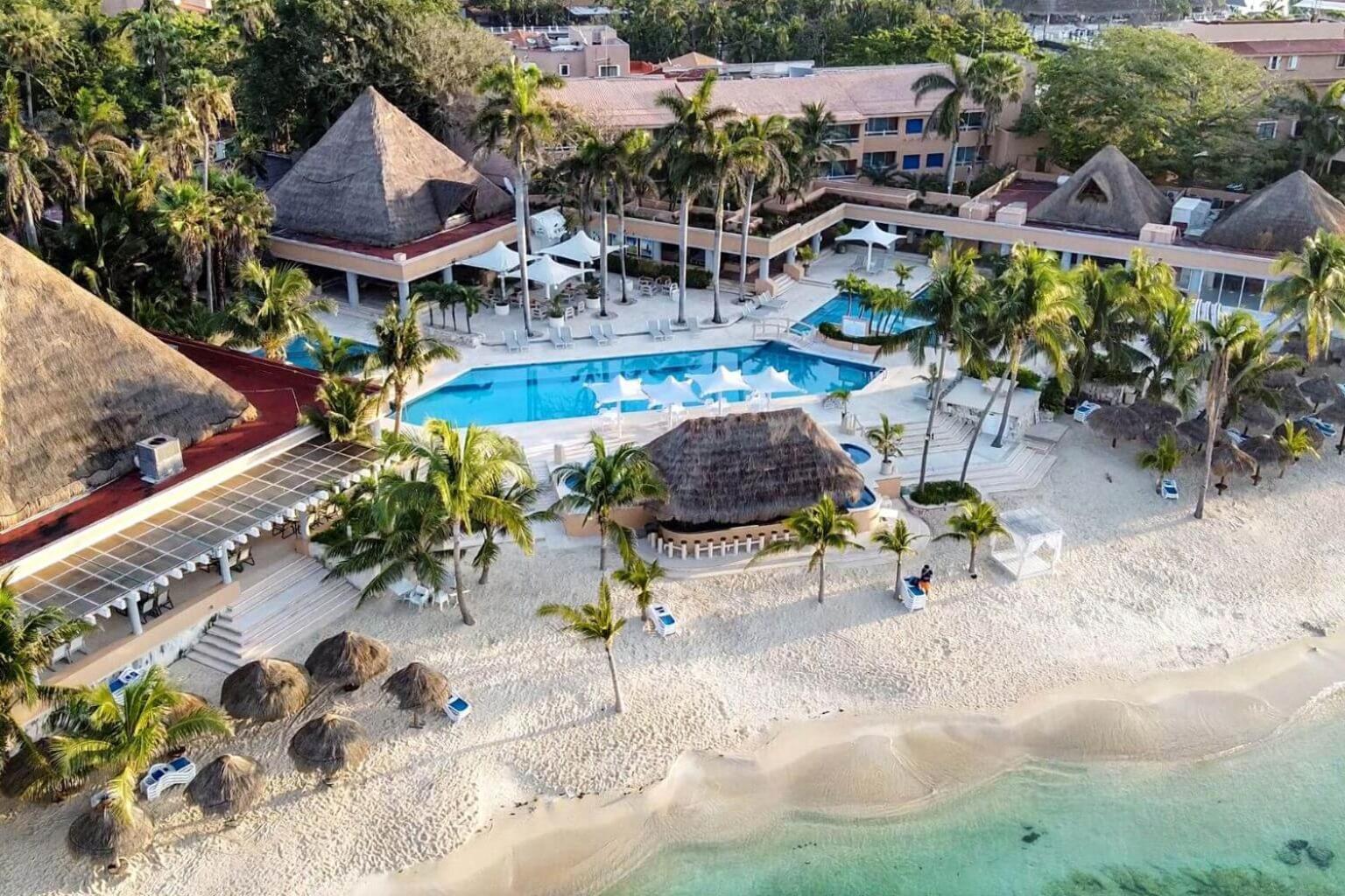 High-end Waterfront At Secrets Waters *
