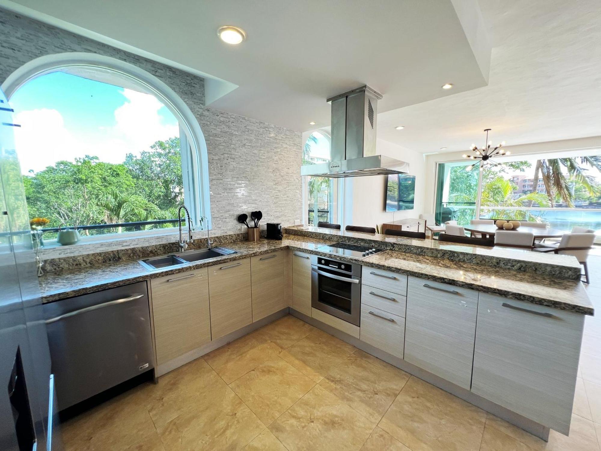 Apartment High-end Waterfront At Secrets Waters