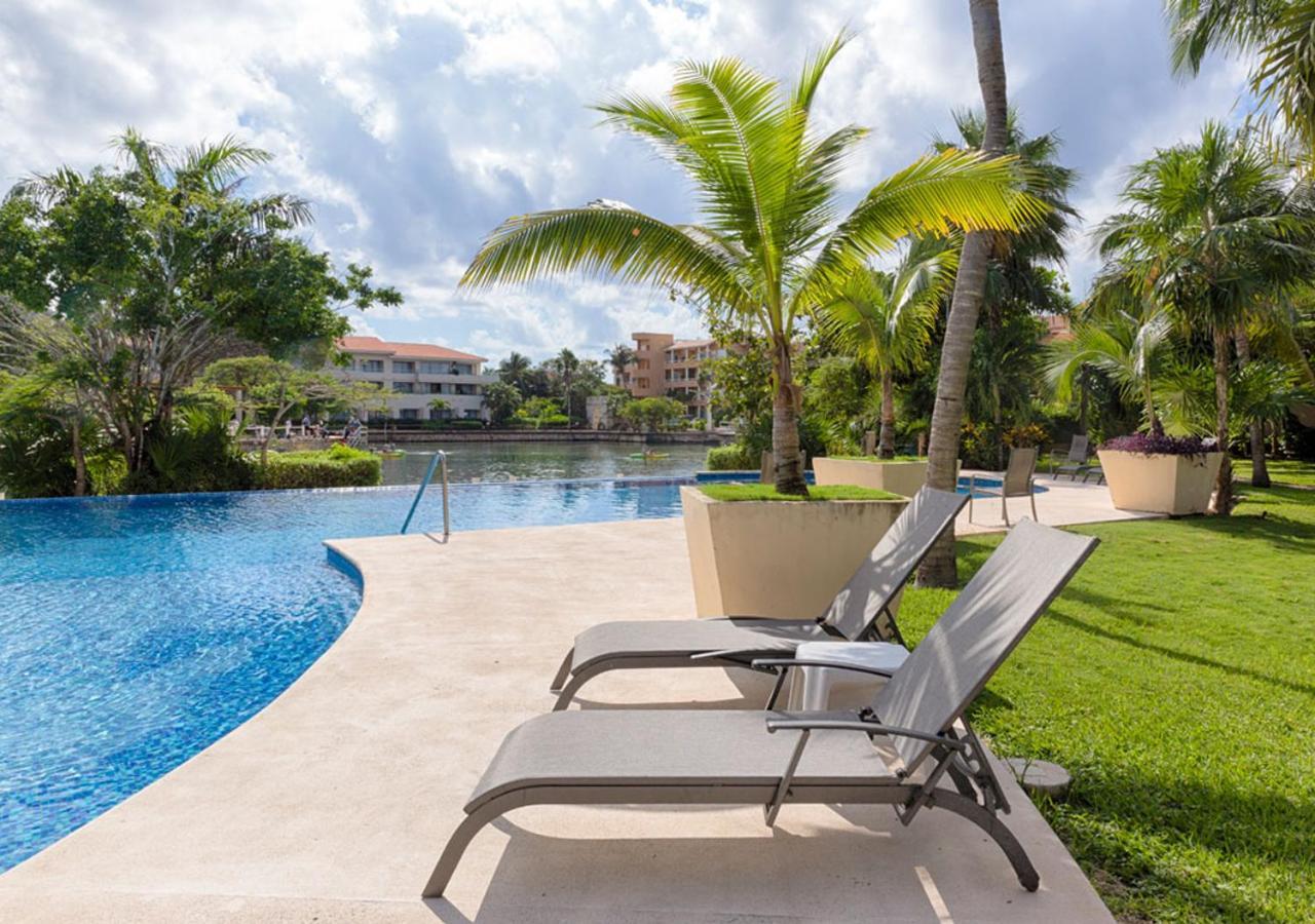 High-end Waterfront At Secrets Waters * Puerto Aventuras