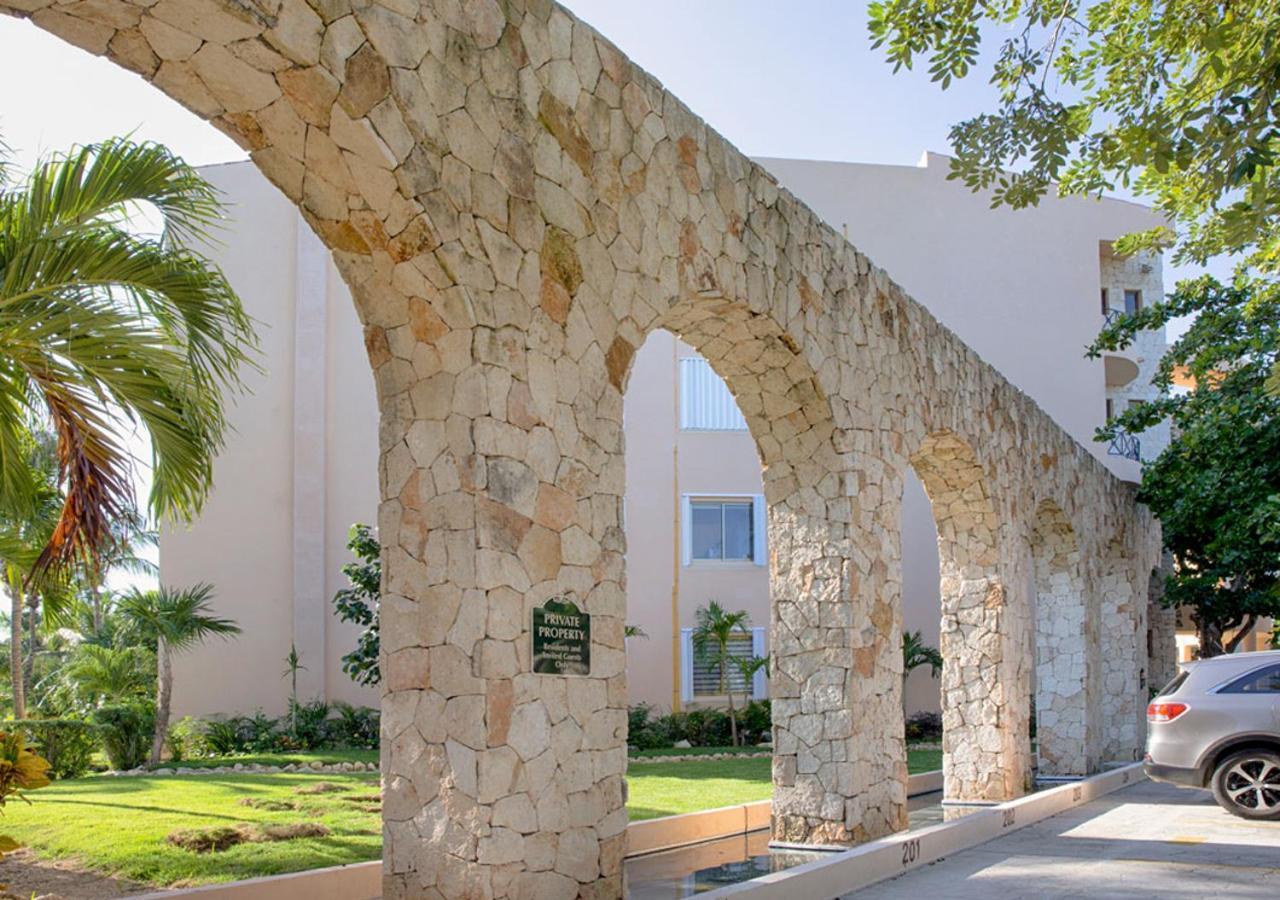 High-end Waterfront At Secrets Waters Apartment