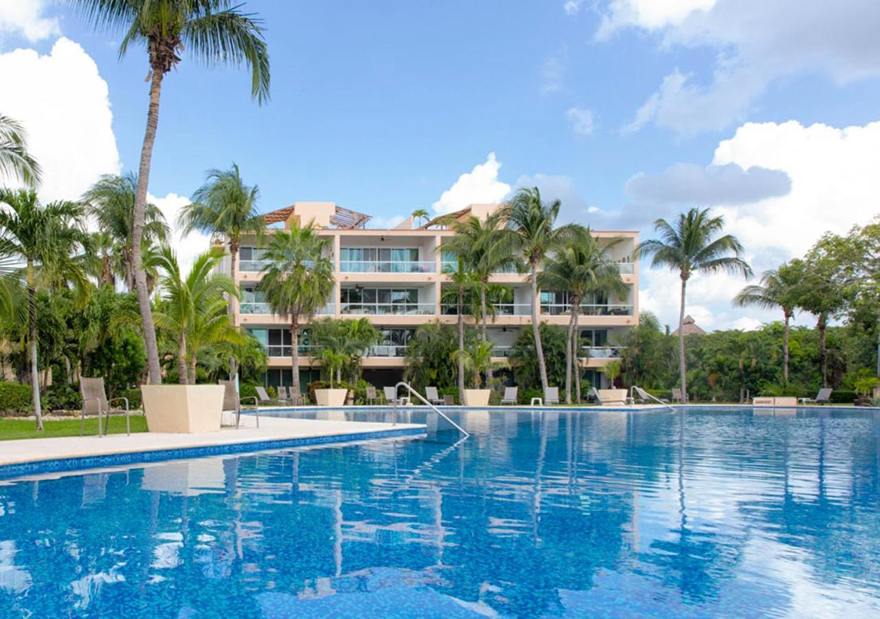 High-end Waterfront At Secrets Waters Apartment *
