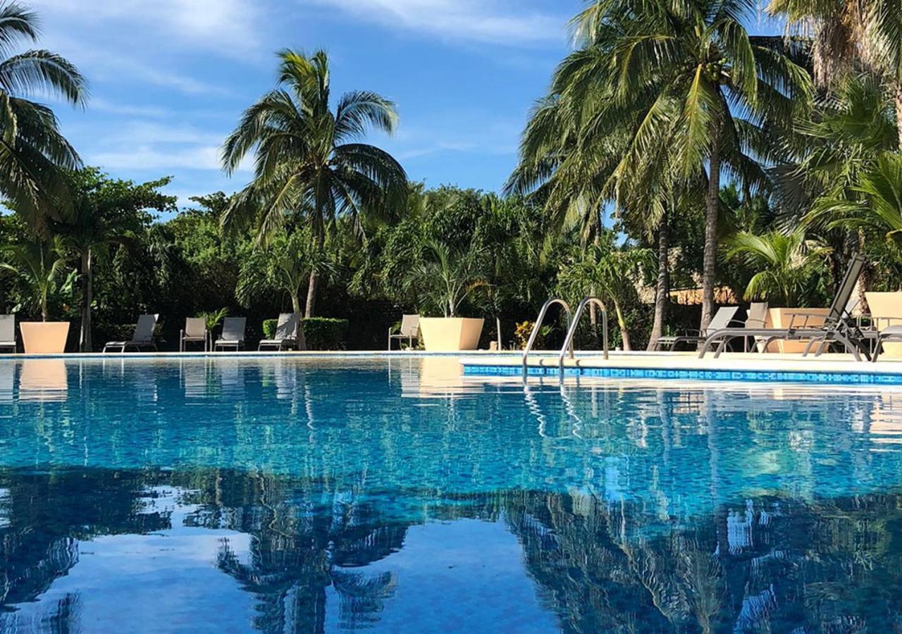 High-end Waterfront At Secrets Waters Apartment