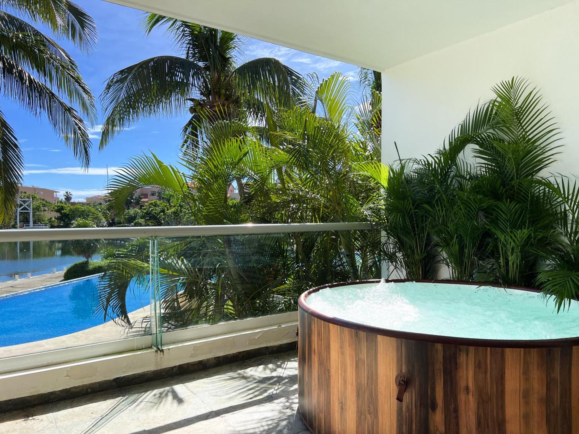 High-end Waterfront At Secrets Waters * Puerto Aventuras