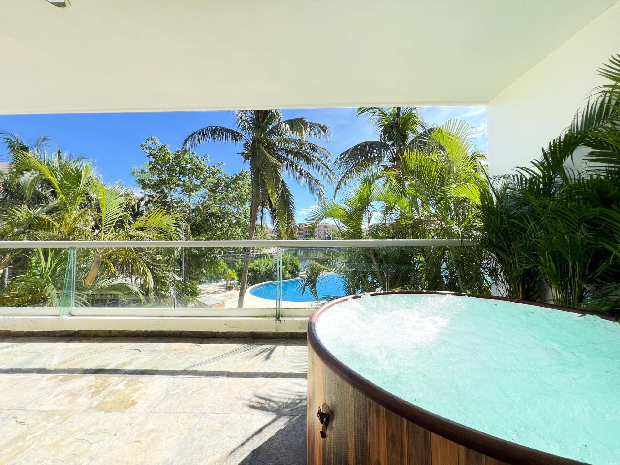 High-end Waterfront At Secrets Waters Apartment Puerto Aventuras