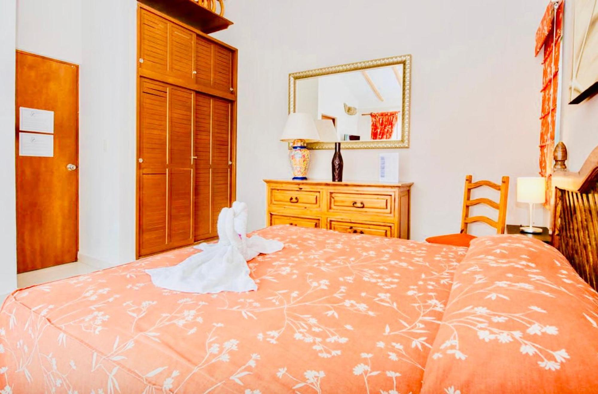 Guest house Executive Comfort With Swimming Pool Air Conditioning And Parking
