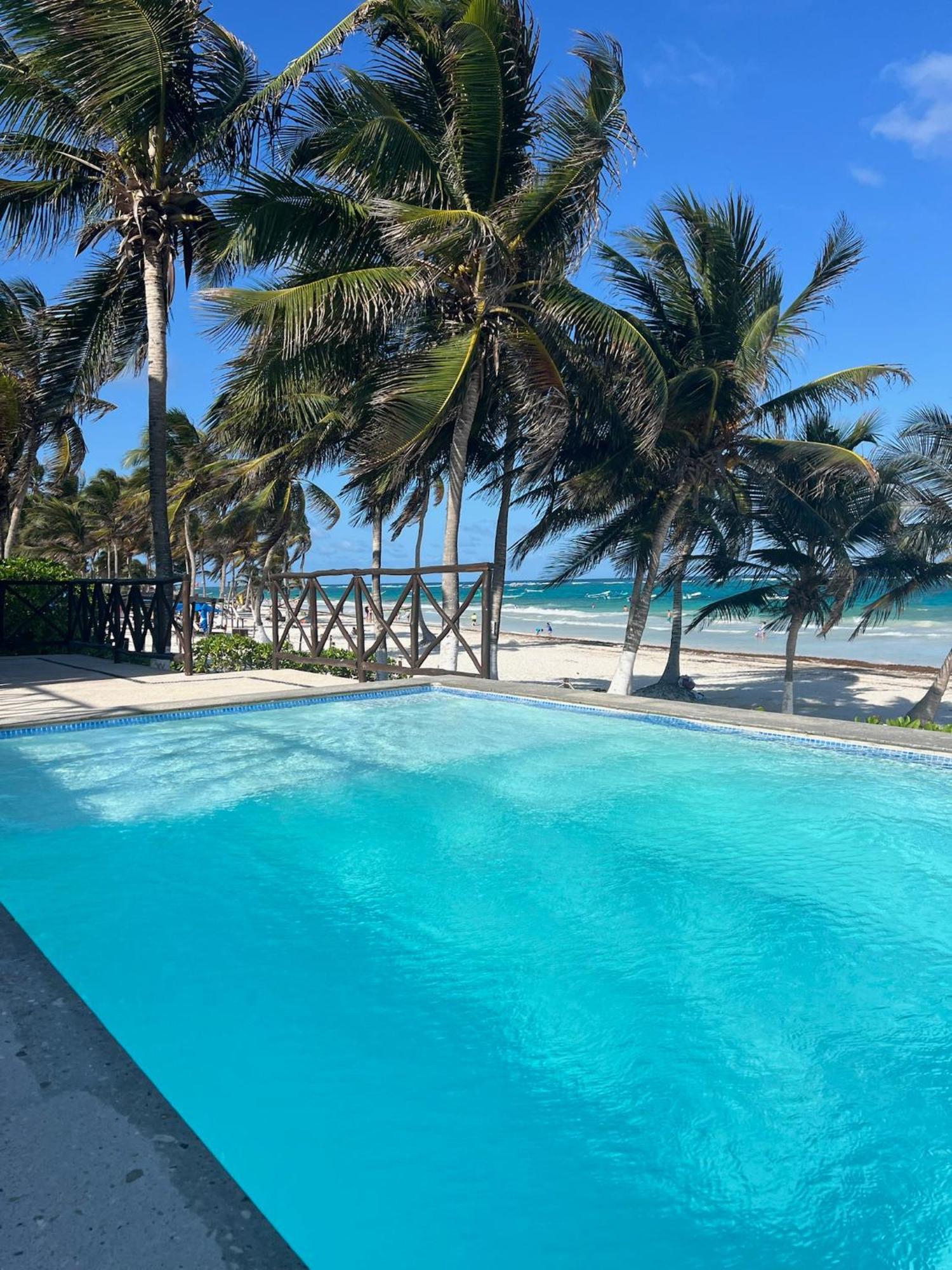 El Paraiso Hotel