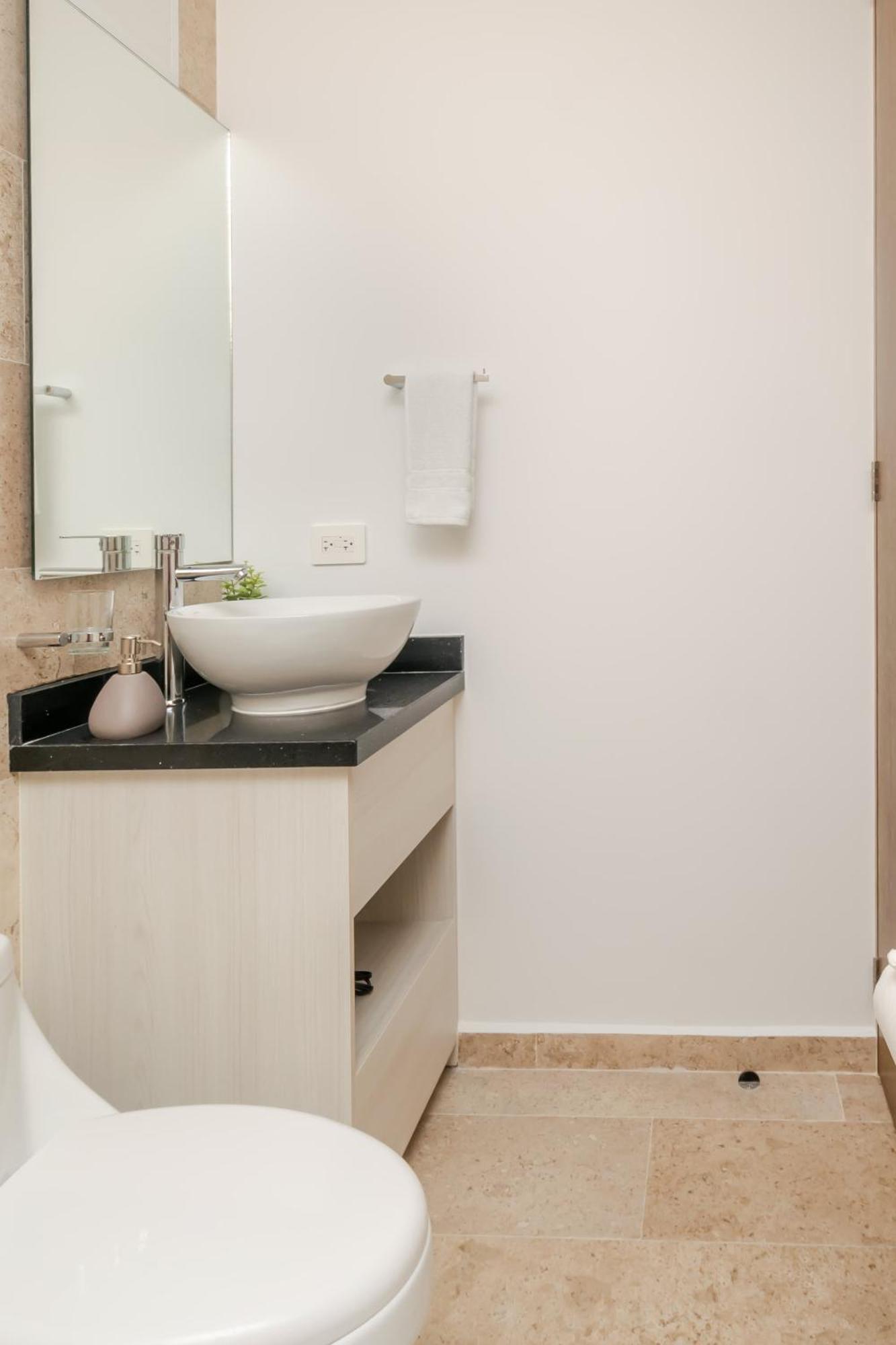 Chic Studio, Oceanview Roof Pool, Balcony, Gym Holiday home