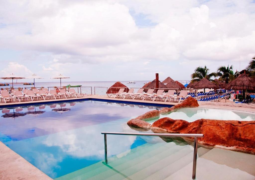 Hotel El Cid La Ceiba 3*
