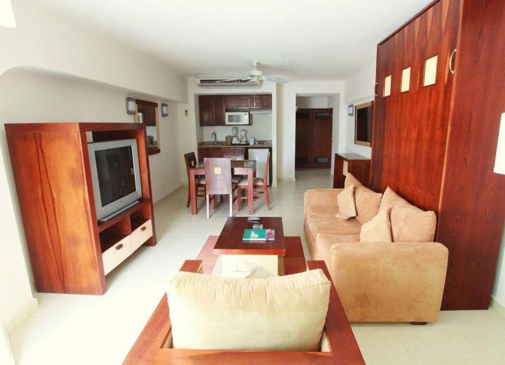 Hotel El Cid La Ceiba 3*