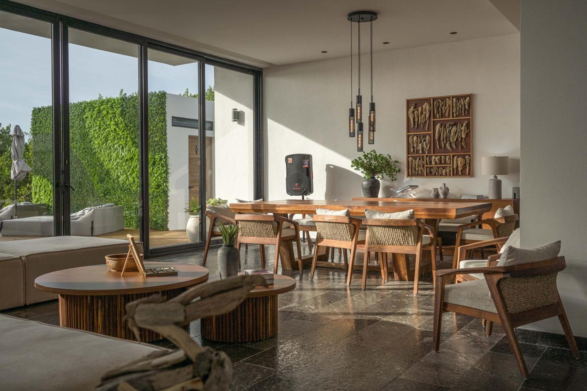 Beachfront Luxury With Pool With Private Cooker & Staff