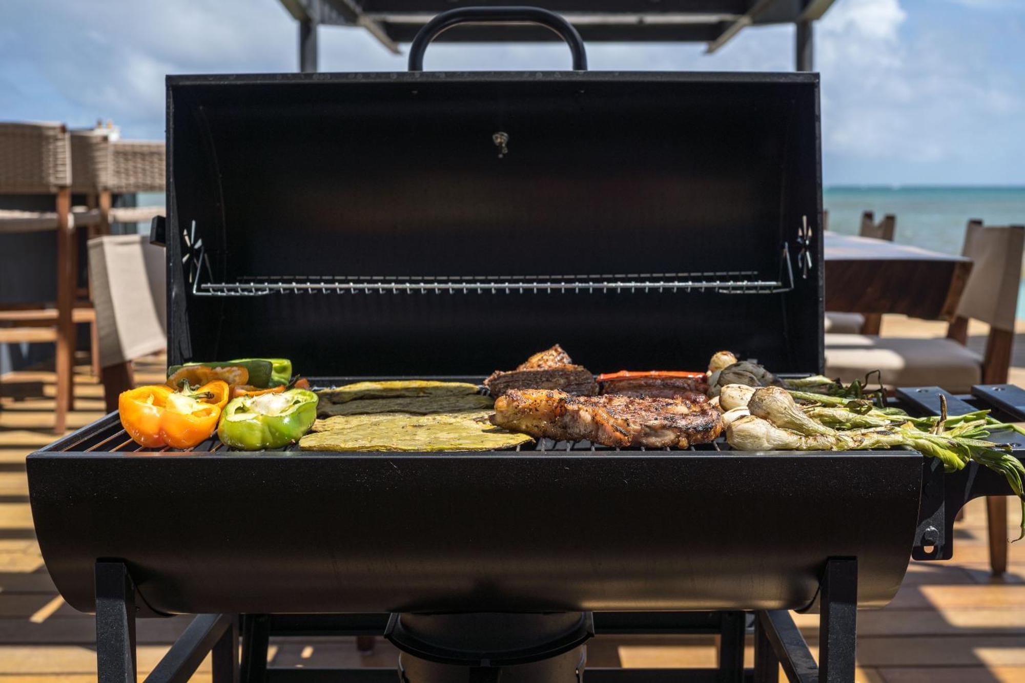 Beachfront Luxury With Pool With Private Cooker & Staff Pousada