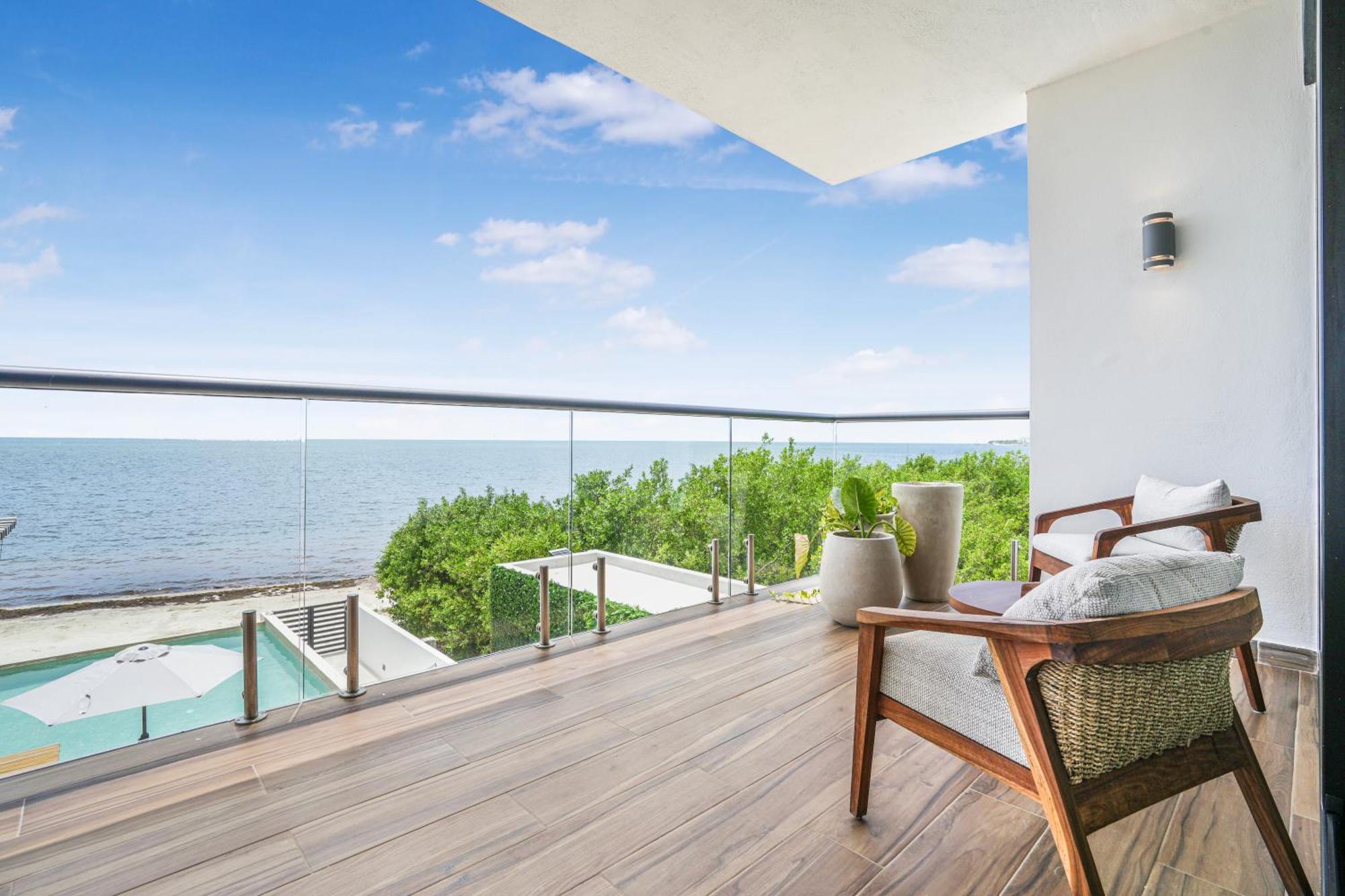 Beachfront Luxury With Pool With Private Cooker & Staff *