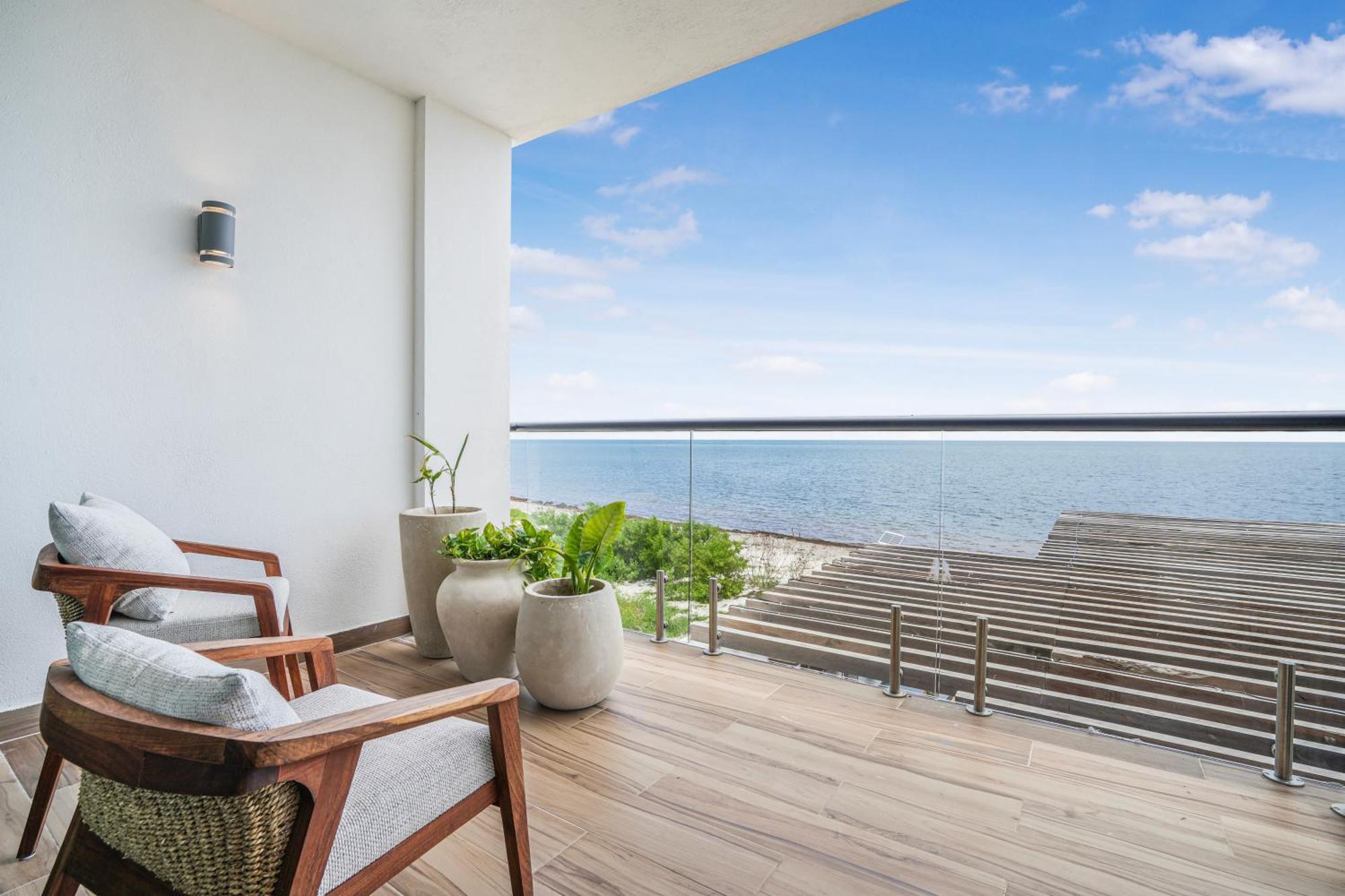 Beachfront Luxury With Pool With Private Cooker & Staff Puerto Morelos