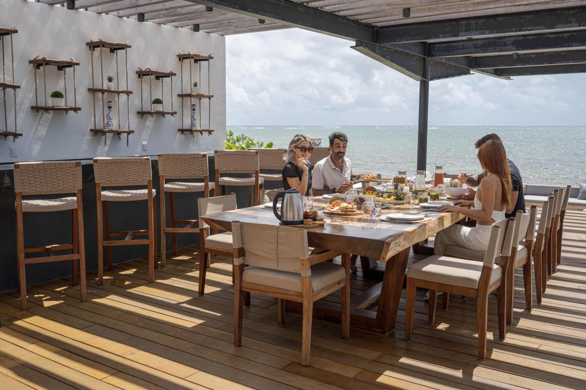 Pousada Beachfront Luxury With Pool With Private Cooker & Staff