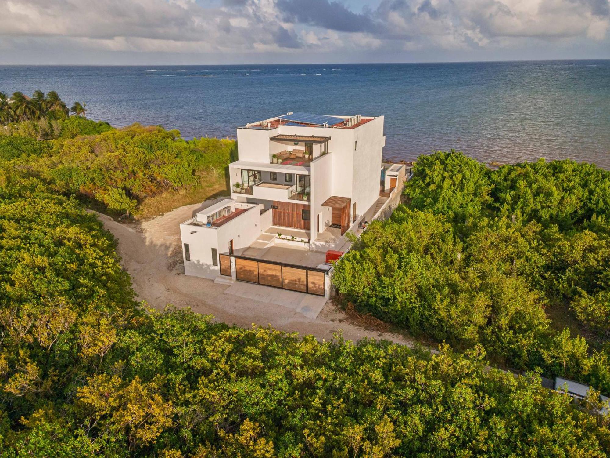 Pousada Beachfront Luxury With Pool With Private Cooker & Staff