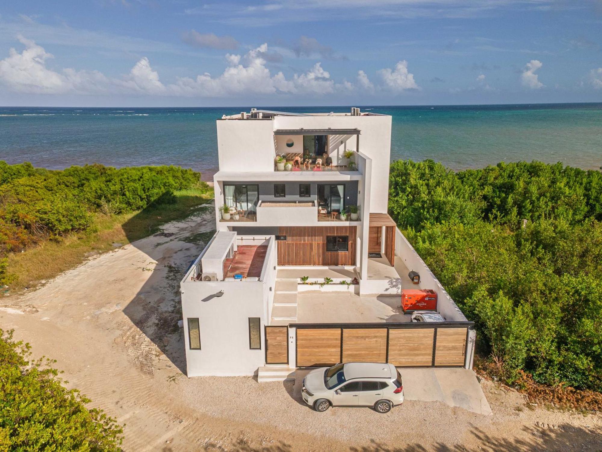 Beachfront Luxury With Pool With Private Cooker & Staff Puerto Morelos