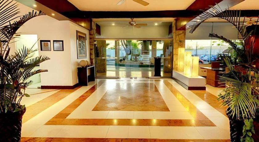 Hotel El Cid La Ceiba 3*