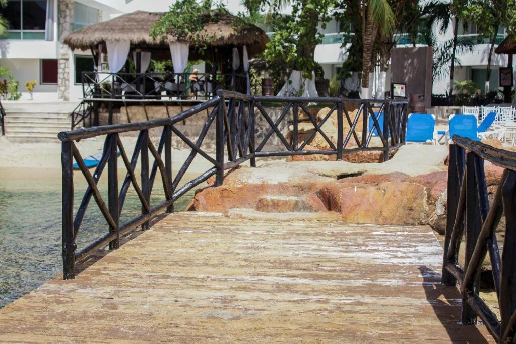 Hotel El Cid La Ceiba 3*