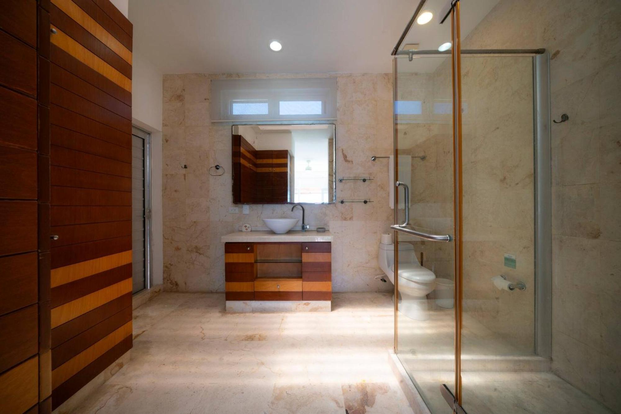 Сasa de vacaciones Beachfront Penthouse With 3 Bedrooms & Ocean View - Nubes