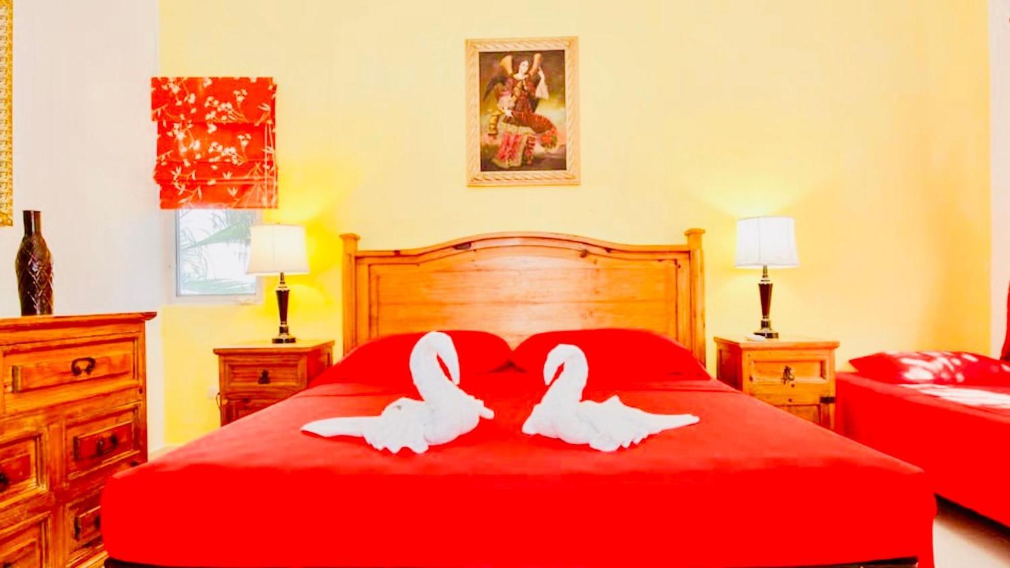 Guest house Executive Comfort With Swimming Pool Air Conditioning And Parking