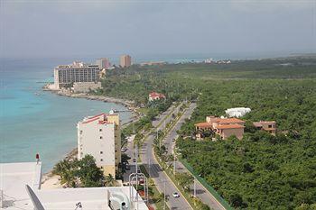 Peninsula Grand Hotel