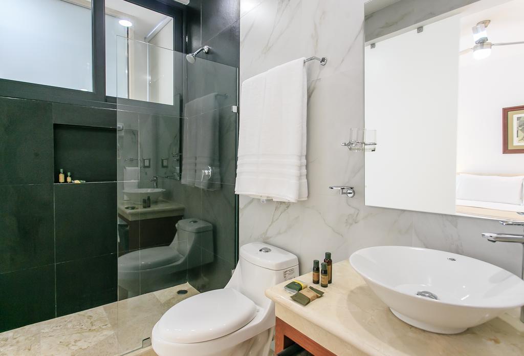Menesse-2Bedrooms-Perfectspot Steps To The Ocean