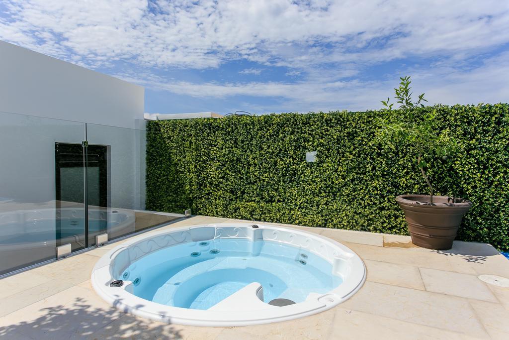 Menesse-2Bedrooms-Perfectspot Steps To The Ocean Playa del Carmen