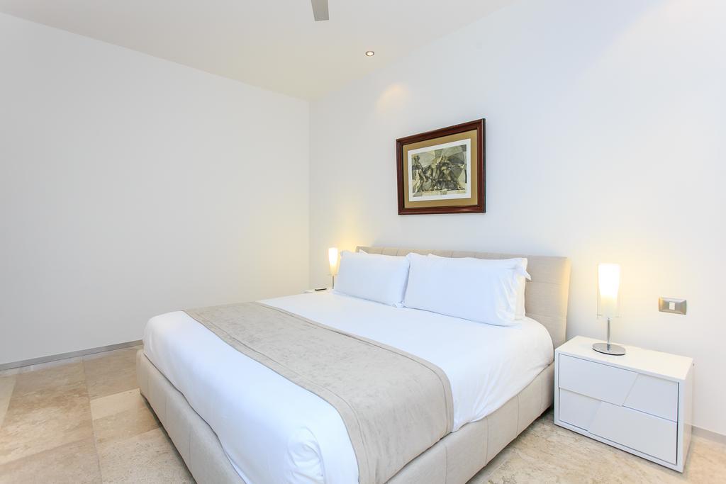 Menesse-2Bedrooms-Perfectspot Steps To The Ocean Apartment *