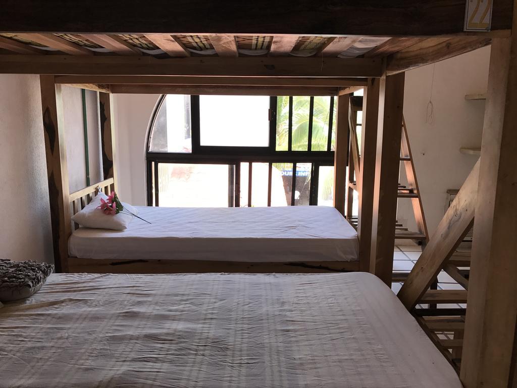 La Isla Playa Hostel *