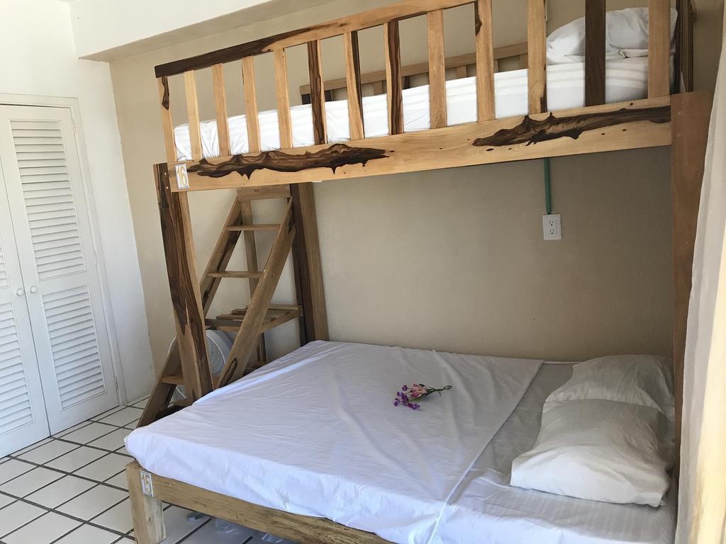 La Isla Playa Hostel Playa del Carmen