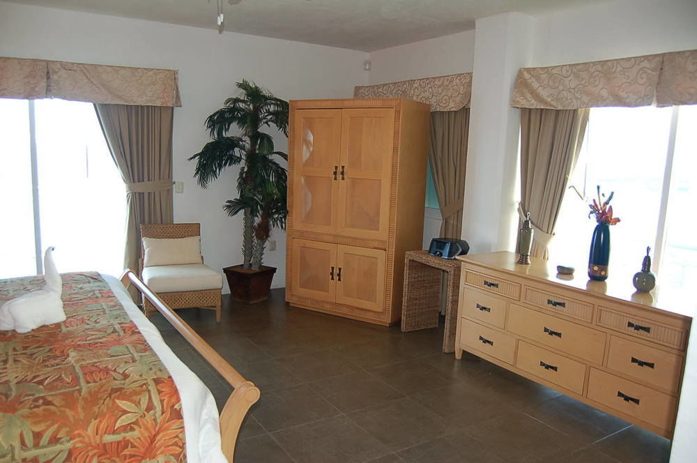 El Cantil Hotel