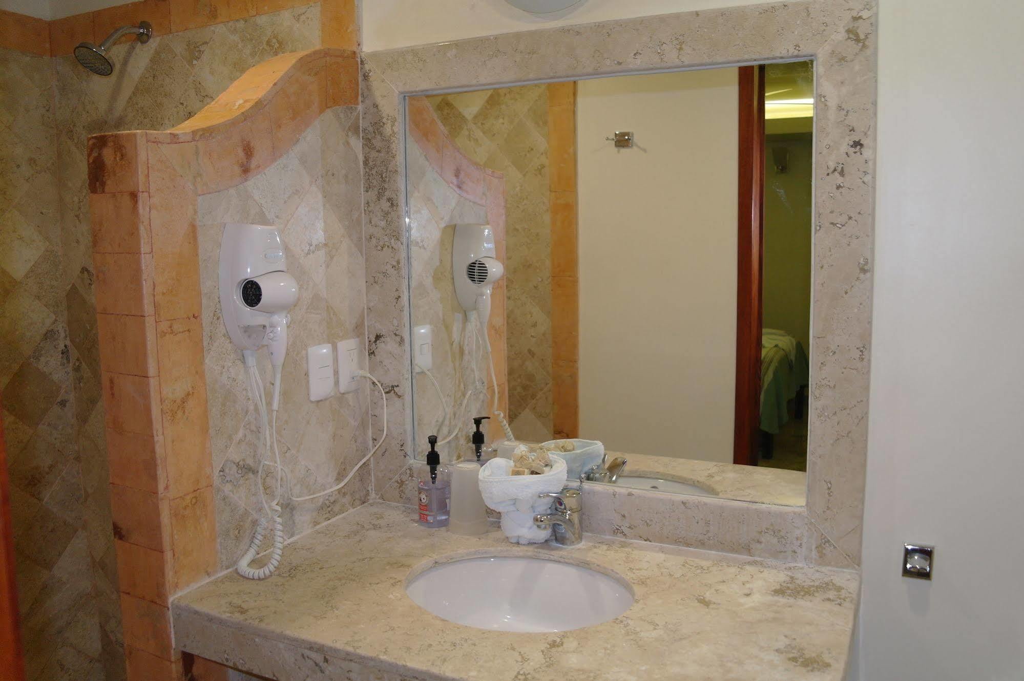 Real Del Mayab Hotel 3*